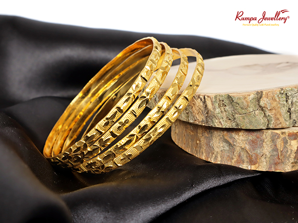 Four pieces Bangles