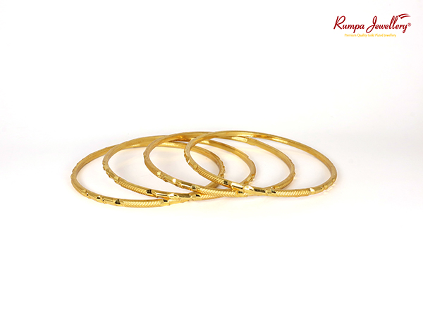 Four pieces Bangles