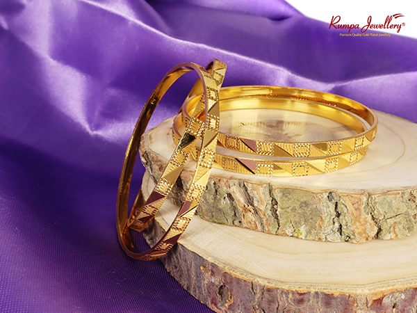 Four pieces Bangles