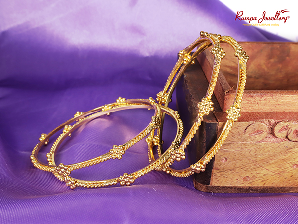 Four pieces Bangles